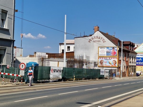 Stavba zdárně pokračuje
